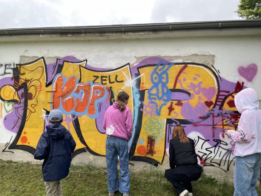 Kreisjugendparlament und Stadt weihen Graffiti-Wand in Zell ein