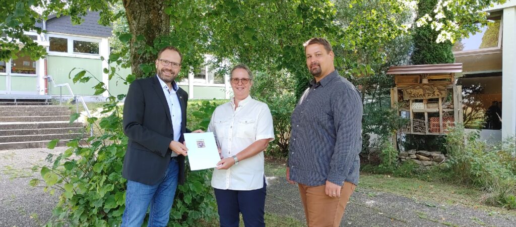 2024-09 - Schuldezernent Johannes Altmannsberger (links), Schulleiterin Brigitte Schepp (Mitte) &  Schulelternbeirat Manuel Lauer (rechts)